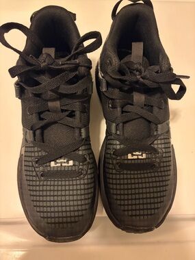 Youth Nike LeBron Black Sneakers size 5
